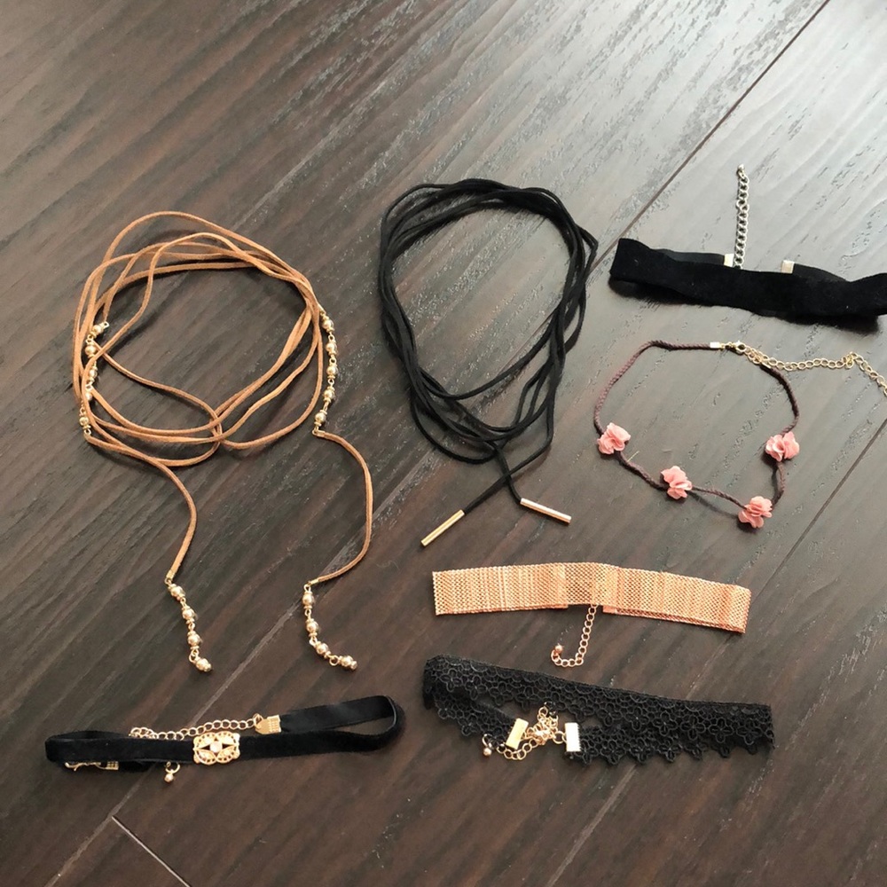 Set of 7 Choker Necklaces